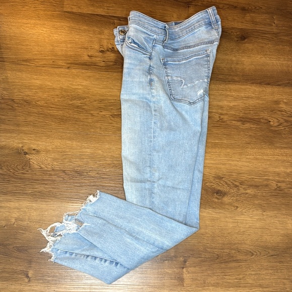 American Eagle Super Stretch Hi Rise Jegging Crop Light Wash Ripped Raw Hem Sz 8 - Picture 3 of 7